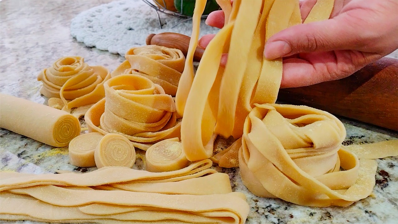 Massa caseira de 3 ingredientes resgata tradição e conquista as redes sociais